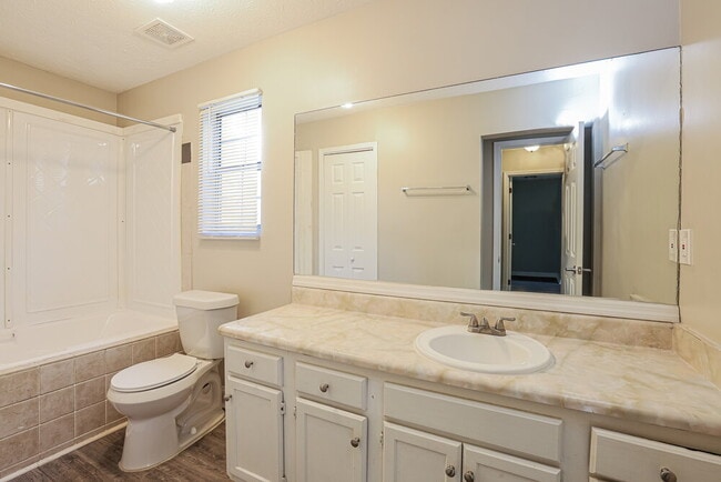 Building Photo - 3200 Carmel Dr