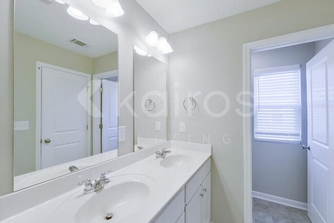 Building Photo - 7321 Foggy River Dr