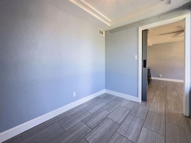 Building Photo - 902 NE 34th St