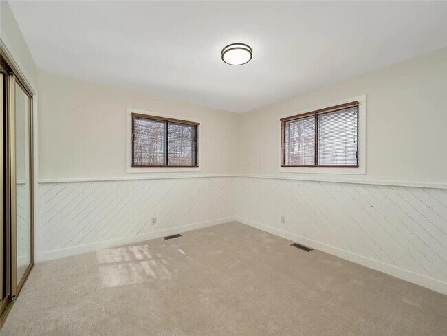 Building Photo - 7783 Kingsview Ln N