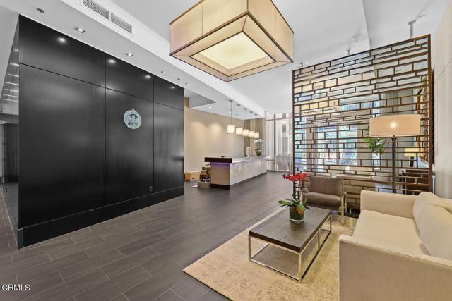 Building Photo - 1100 S Hope St