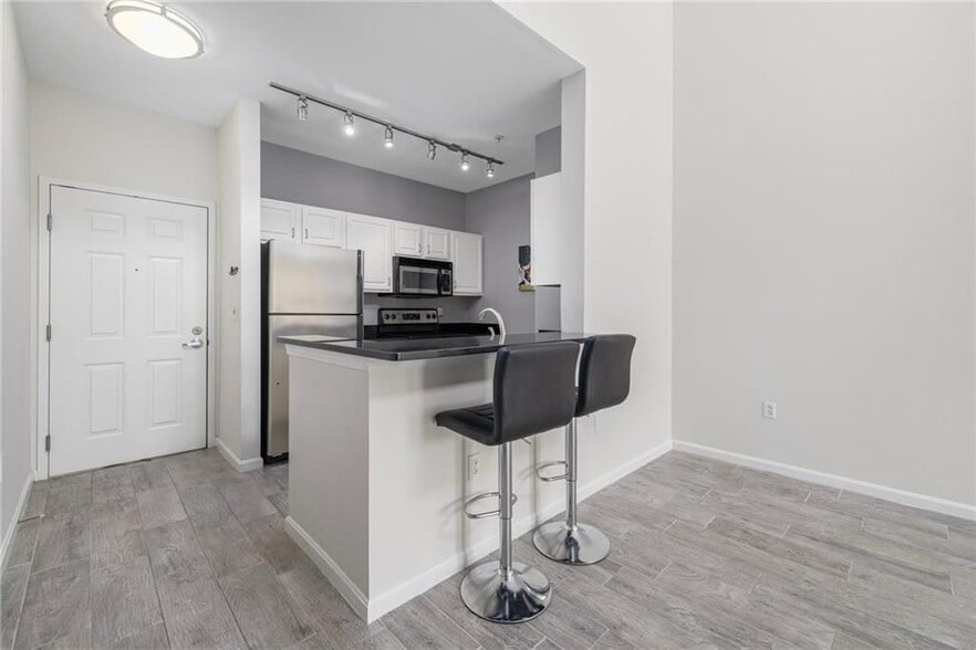 Building Photo - 1000 Providence Pl