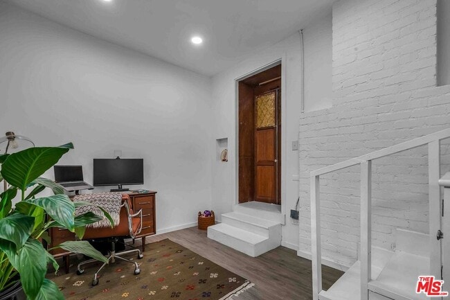 Building Photo - 9859 Easton Dr