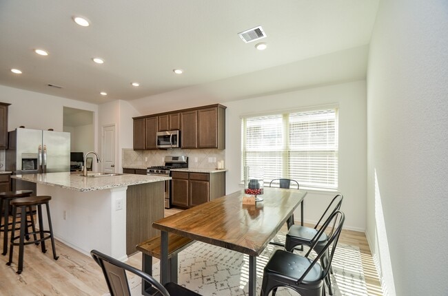 Building Photo - 1105 Breech Dr
