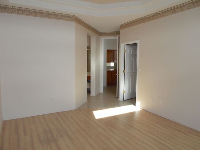 Building Photo - Single-Story Townhome with Golf Course Views in Summerlin