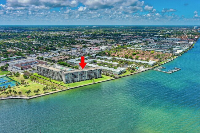 Building Photo - 801 Lake Shore Dr