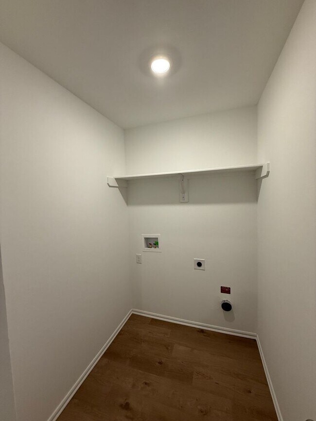 Building Photo - Brand New Spacious 4 Bedroom Home in Musta...