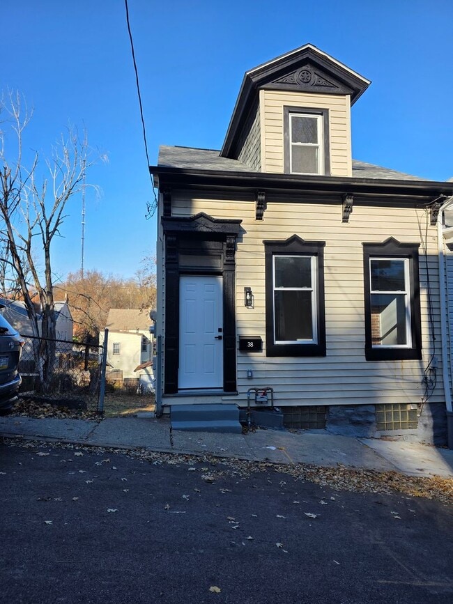 Building Photo - Newly updated 3 bedroom 2 bathroom house for Rent!!!