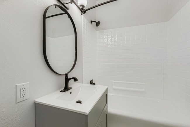 Building Photo - Breathtaking Renovation! Oversized 2 Bed 1...