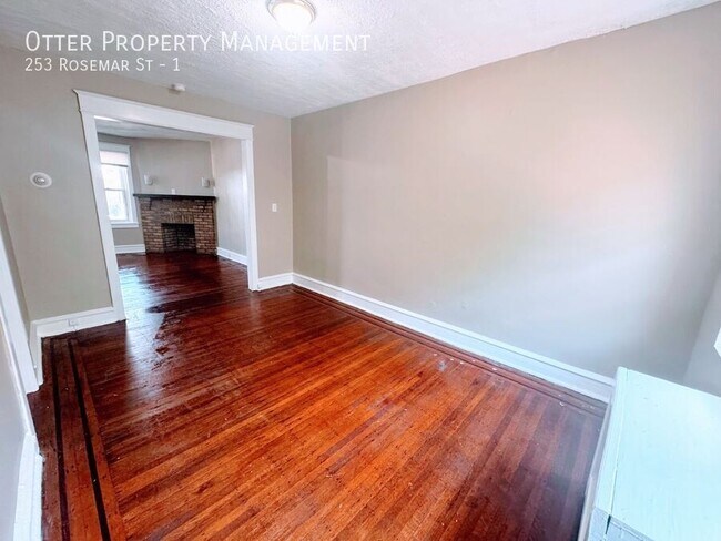 Building Photo - 253 Rosemar St