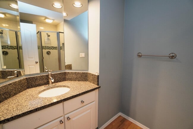 Building Photo - 2747 E Migratory Dr