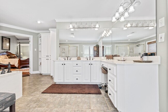 Building Photo - 1026 S Morgan Ave