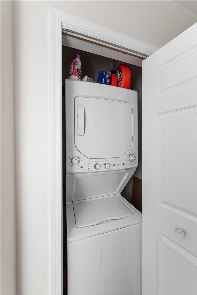 Building Photo - 1826 W Rice St