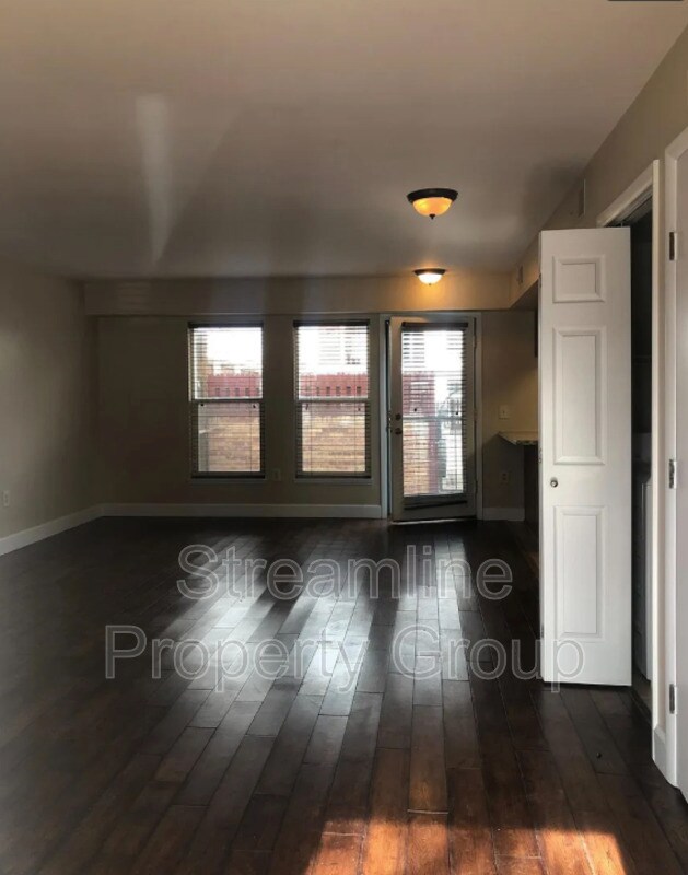 Building Photo - 1201 Galapago St
