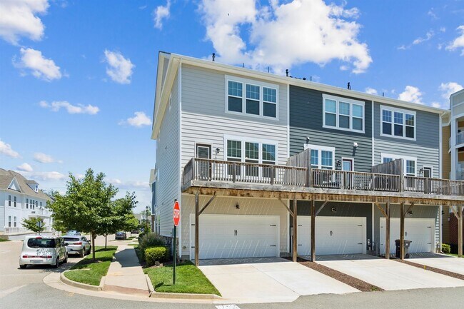 Building Photo - Quarterpath at Williamsburg – Two Primary Suites