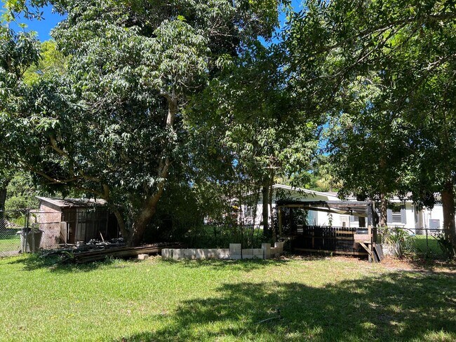 Building Photo - Spacious 2/1 in Fort Pierce * Water and El...