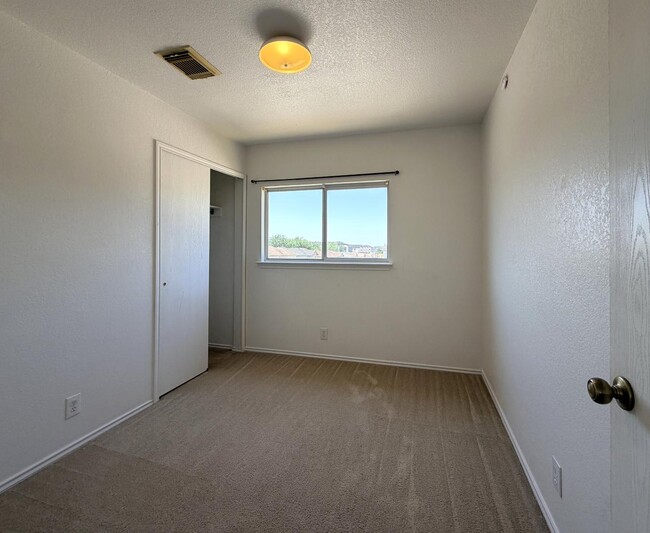 Building Photo - 25 Badgers Hills