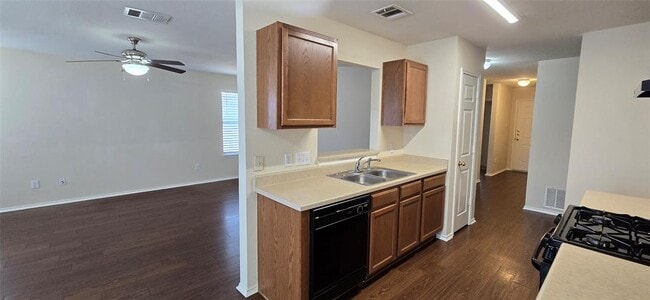 Building Photo - 911 Remington Dr