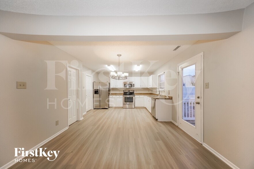 Building Photo - 10814 Albertson Dr