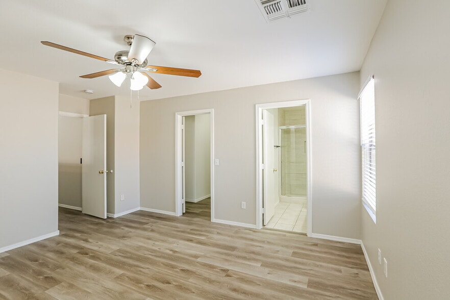 Building Photo - 11240 E Sunland Ave