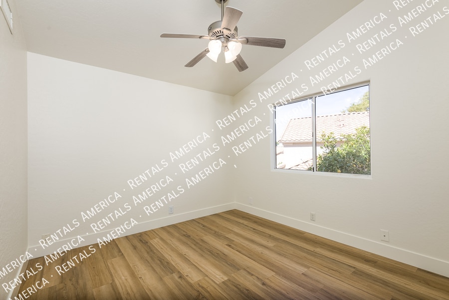 Building Photo - 2342 W Hemlock Ct
