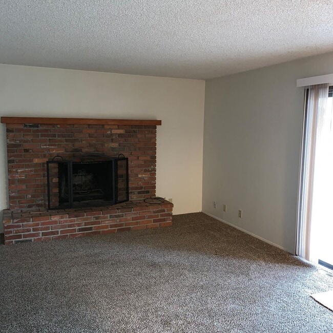 Building Photo - 919 S Garden Dr