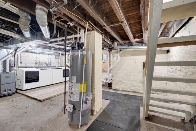 Building Photo - 2322 Scranton Rd