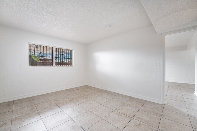 Building Photo - 1 Bedroom Downstairs  Condo Unit Near the Strip! Move in Special $199 for the first month rent!