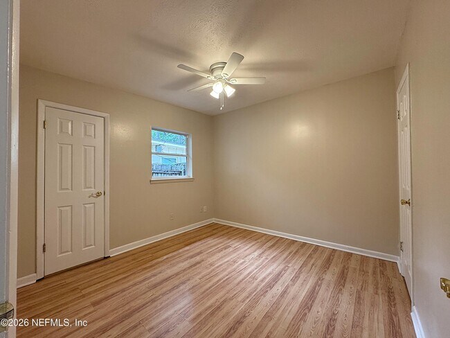 Building Photo - 4464 Spring Glen Rd