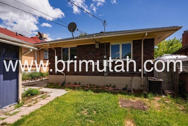 Building Photo - 1475 E Michigan Ave