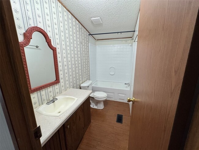 Building Photo - 600 E Melville Dr