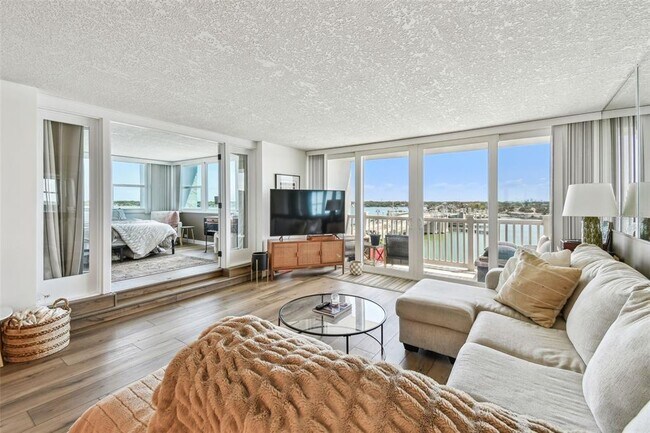 Building Photo - 500 Treasure Island Causeway