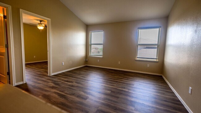 Building Photo - 17208 Bridgefarmer Blvd