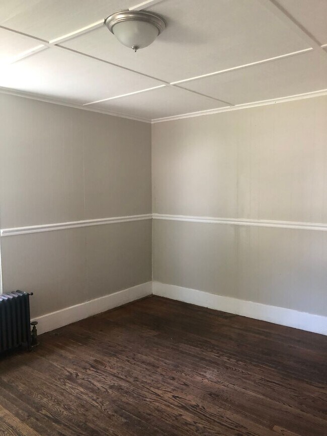 Building Photo - 209 3rd St