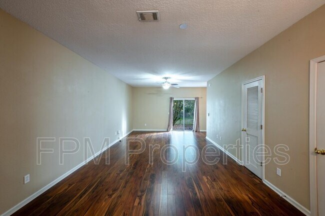 Building Photo - 807 Scrub Jay Dr