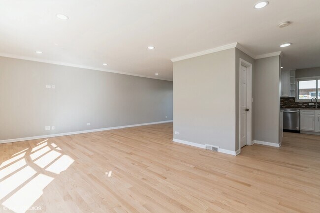 Building Photo - 8842 N Dee Rd
