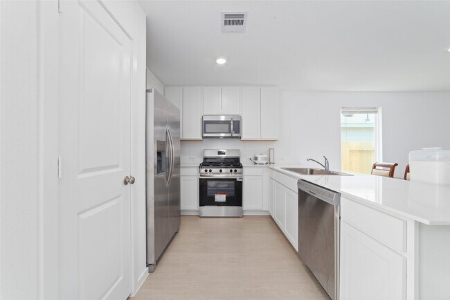 Building Photo - 12410 Mountain Daisy Rd