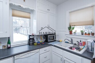 Building Photo - Updated Craftsman Living: 2BR/2BA + Den in NW Rochester
