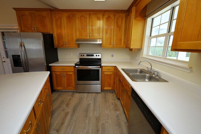 Building Photo - 4200 Shadowwood Dr