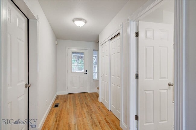 Building Photo - 3 bedroom 2 bath townhome in Bozeman!