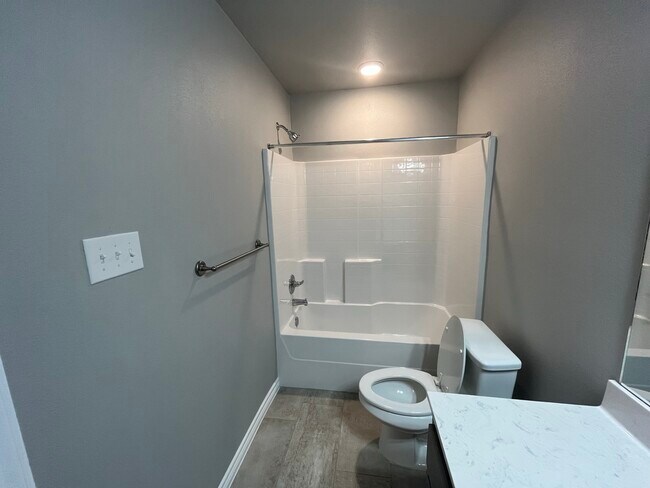 Building Photo - 301 Root Ave