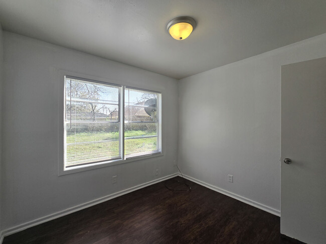 Building Photo - 7313 Hummingbird Ln