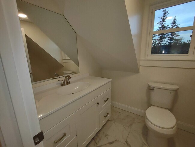 Building Photo - 394 Union Ave