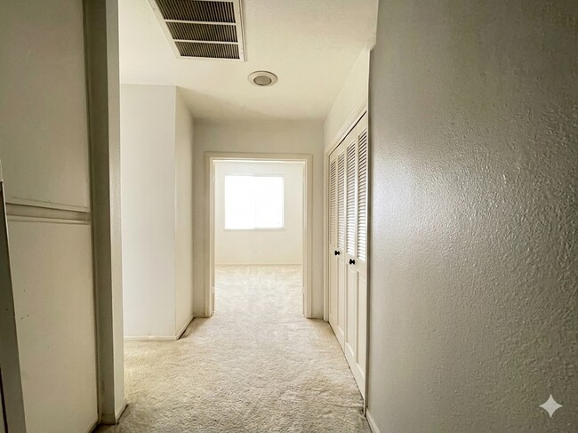 Building Photo - 10308 Almayo Ave