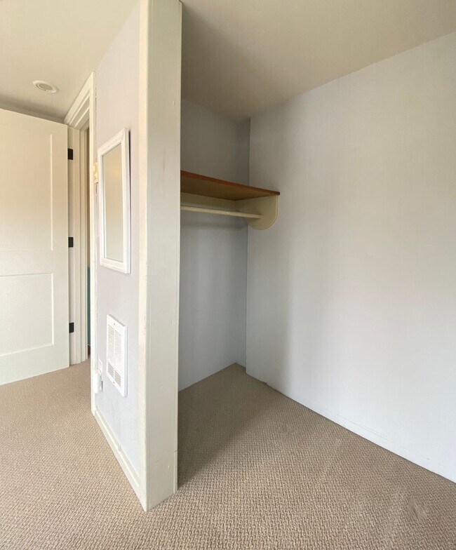 Building Photo - *Unfurnished* Charming, updated and walkable west side 3 BR + den/office