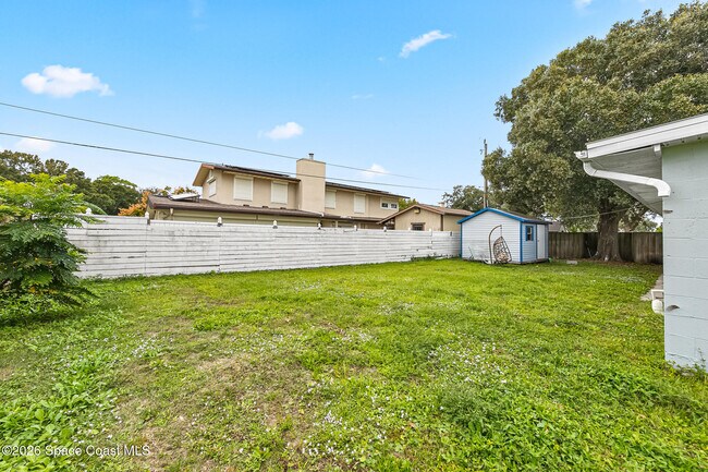 Building Photo - 719 6th St