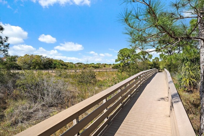 Building Photo - 200 W Bay Cedar Cir