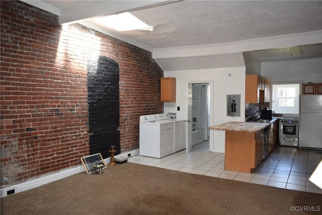 Building Photo - 407 Brook Rd