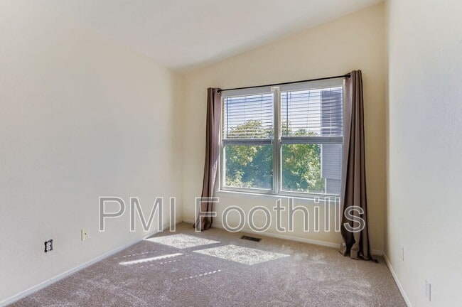 Building Photo - 1209 6th St
