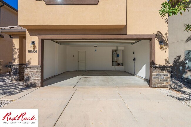 Building Photo - Move In Special - $500 Off First Months Re...